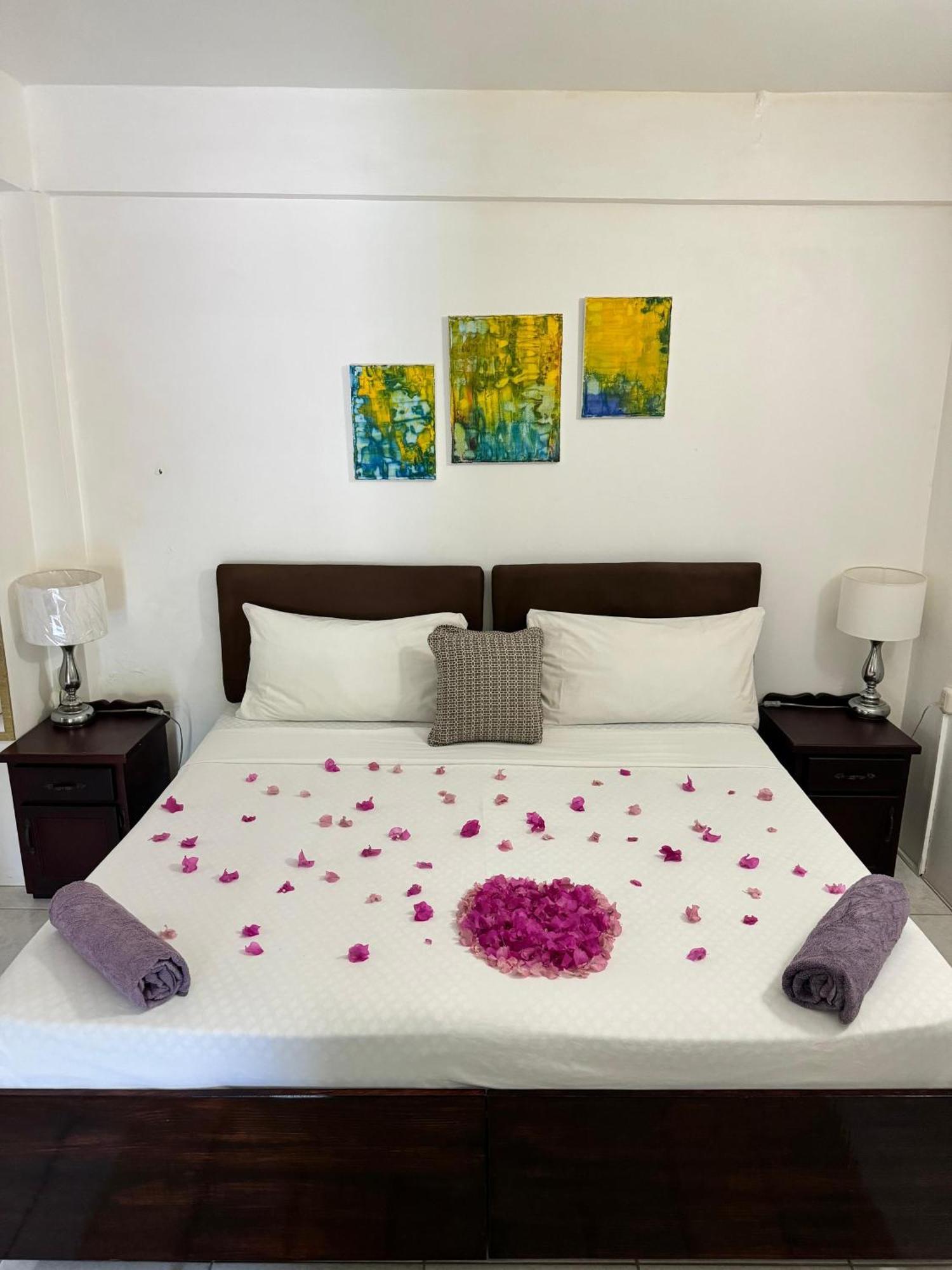 Tropical Apartments Tobago Scarborough Ngoại thất bức ảnh